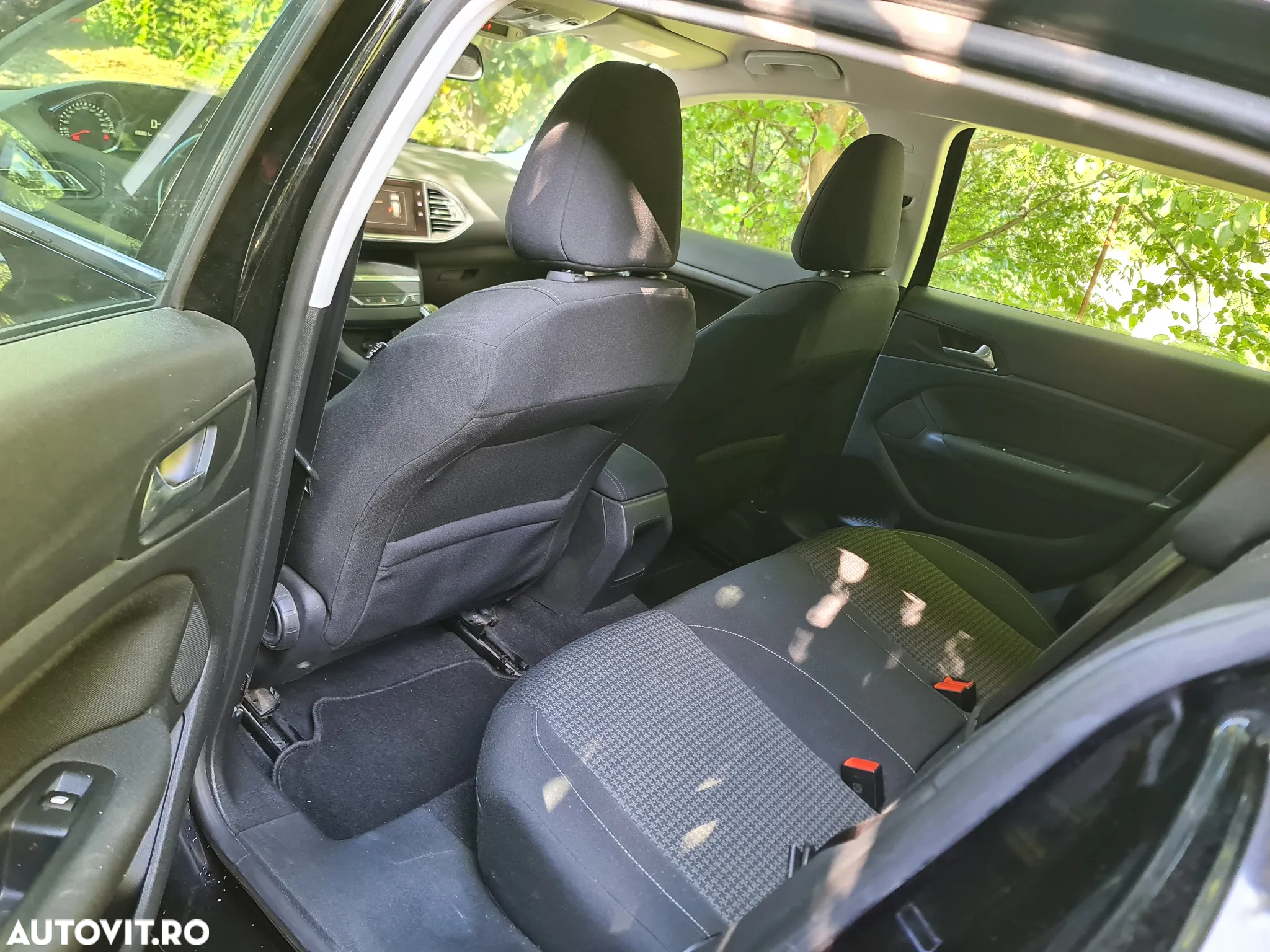 Peugeot 308 1.2 L PureTech Turbo S&S Allure - 16
