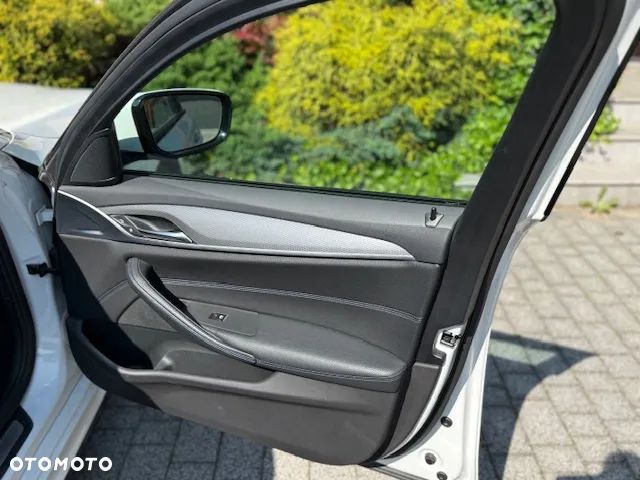 BMW Seria 5 520d M Sport - 17