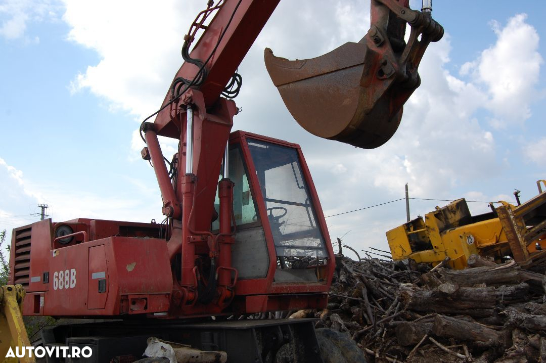 Dezmembrez CASE 688 B - 3