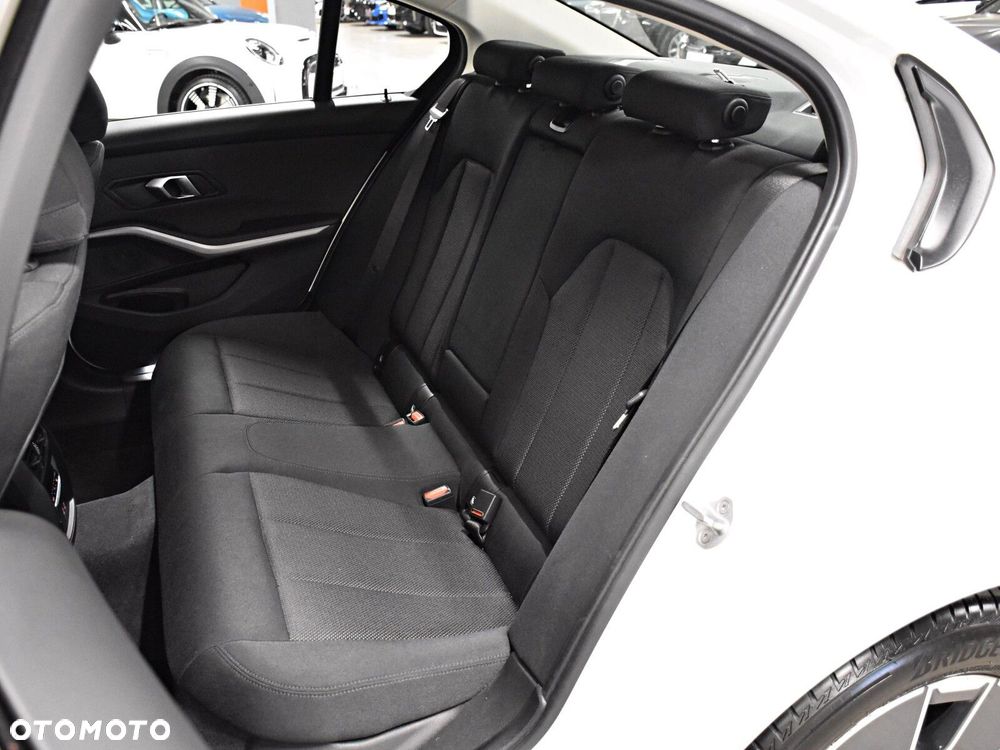BMW Seria 3 318i Advantage - 15