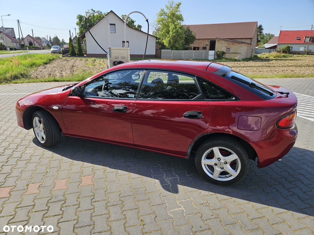 Mazda 323F - 12