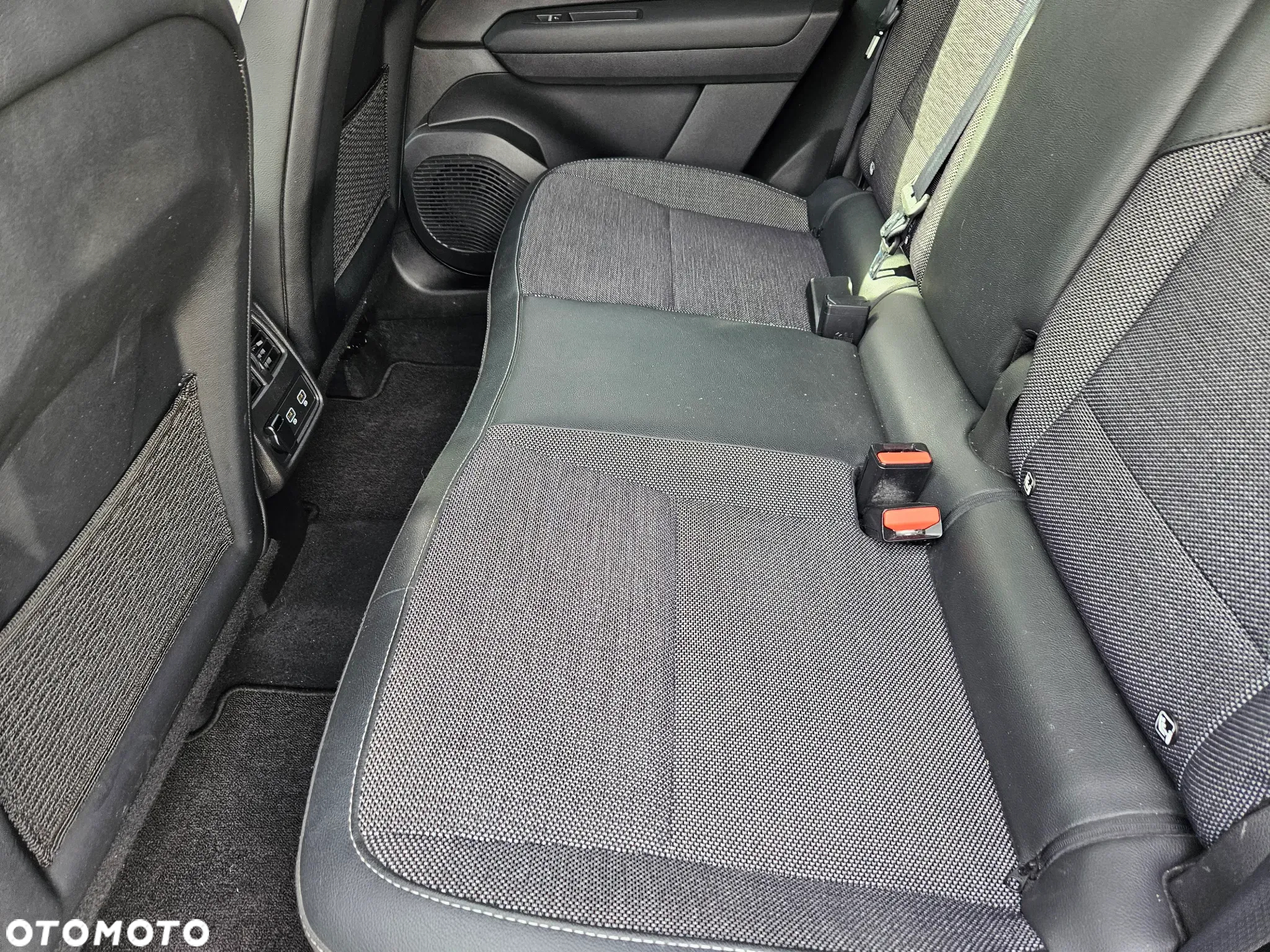 Renault Captur TCe Mild Hybrid 140 EDC GPF TECHNO - 24