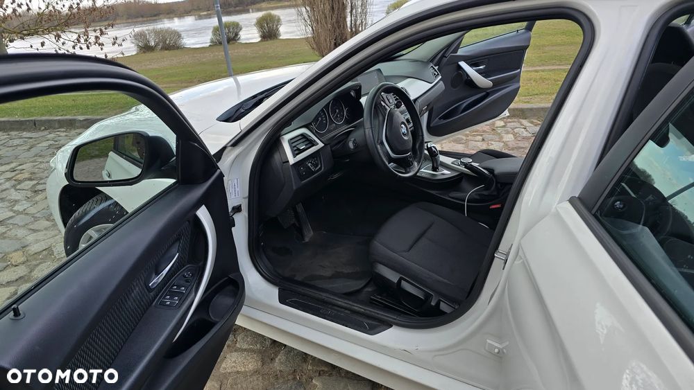 BMW Seria 3 318d - 15