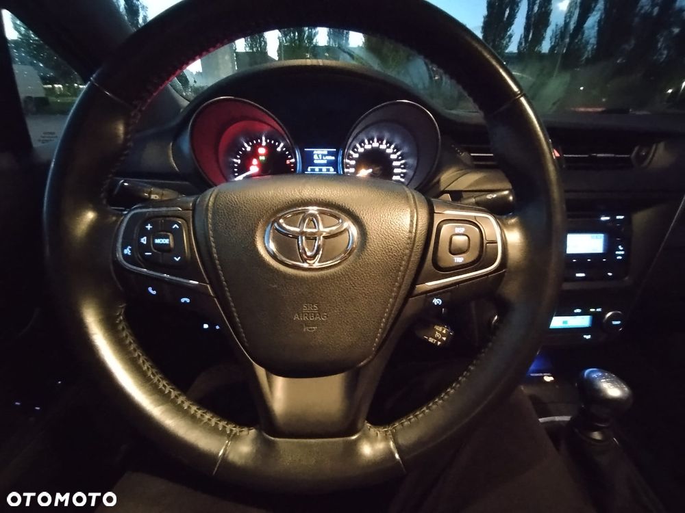 Toyota Avensis 2016