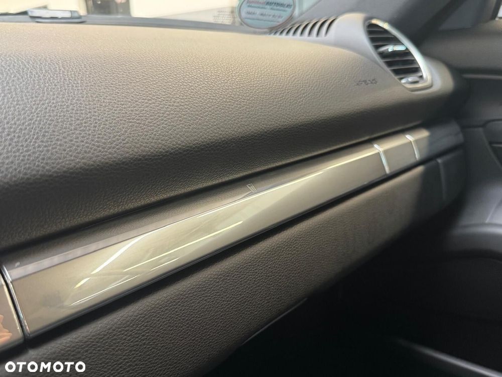 Porsche 718 Cayman - 21