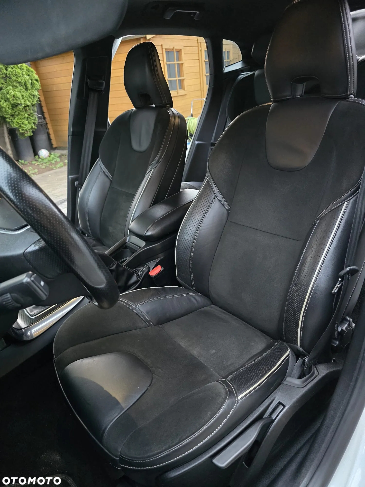 Volvo V40 D2 Drive-E R-Design Momentum - 14