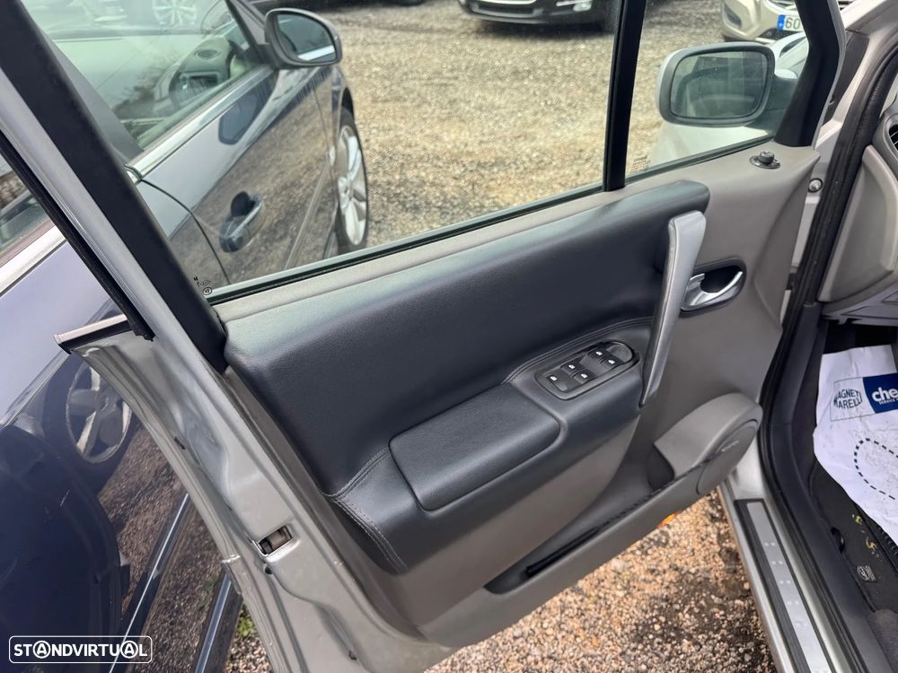 Renault Scénic 1.5 dCi Confort - 11