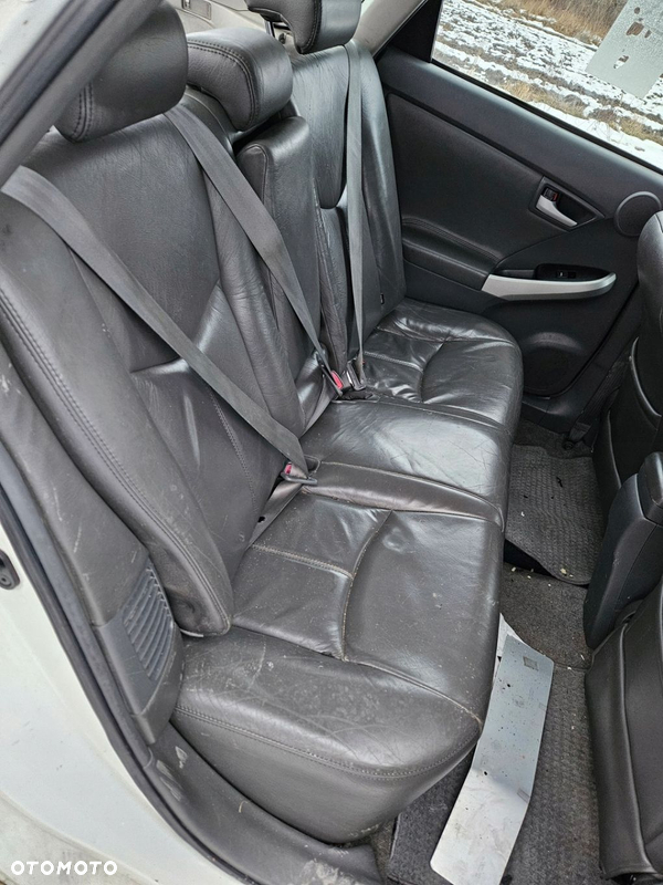 Toyota PRIUS III 09-15 siedzenia fotele skóra