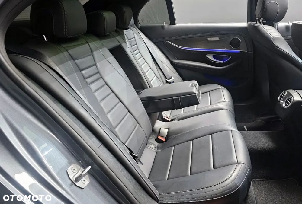 Mercedes-Benz Klasa E 300 9G-TRONIC AMG Line - 28