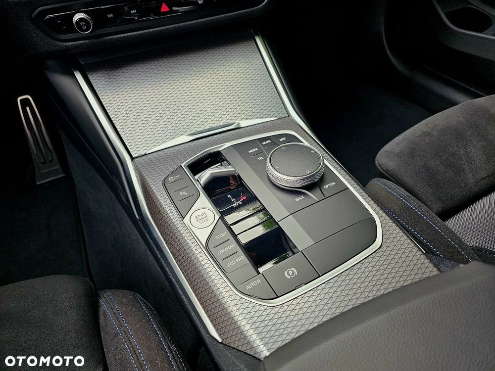 BMW Seria 3 330i xDrive M Sport - 26