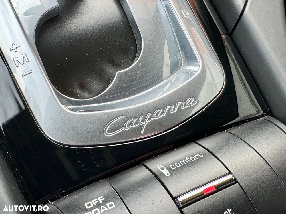 Porsche Cayenne Diesel Platinum Edition - 36