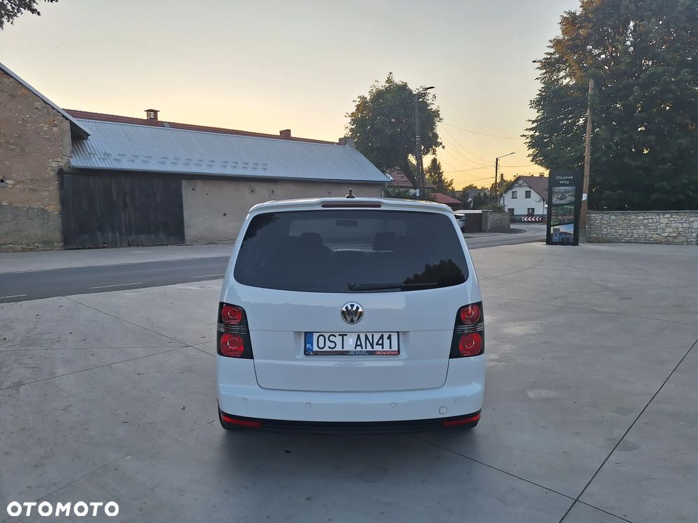 Volkswagen Touran 1.4 TSI Highline DSG - 6