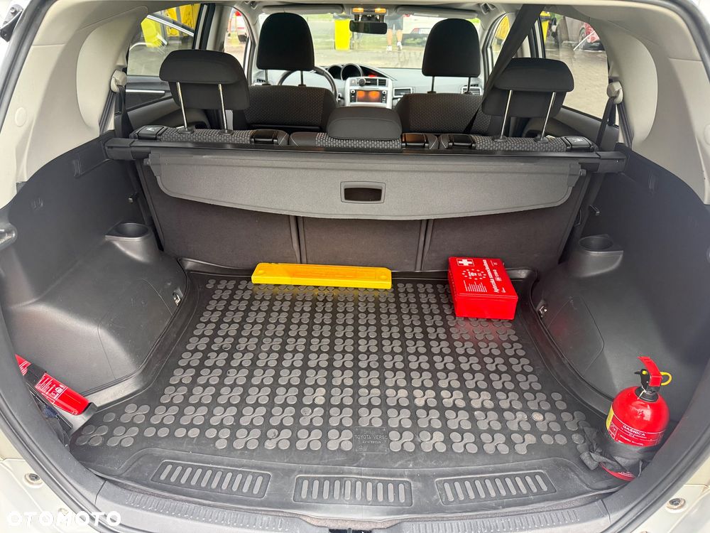 Toyota Verso 2.2 D-CAT Premium - 11