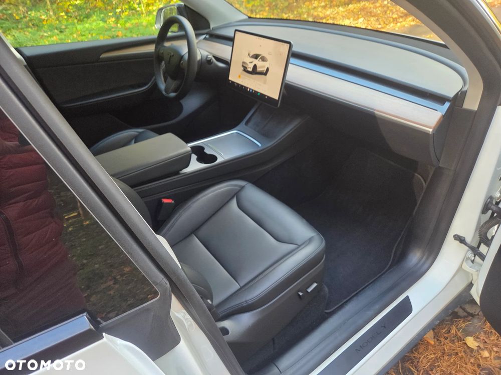 Tesla Y Performance AWD - 8