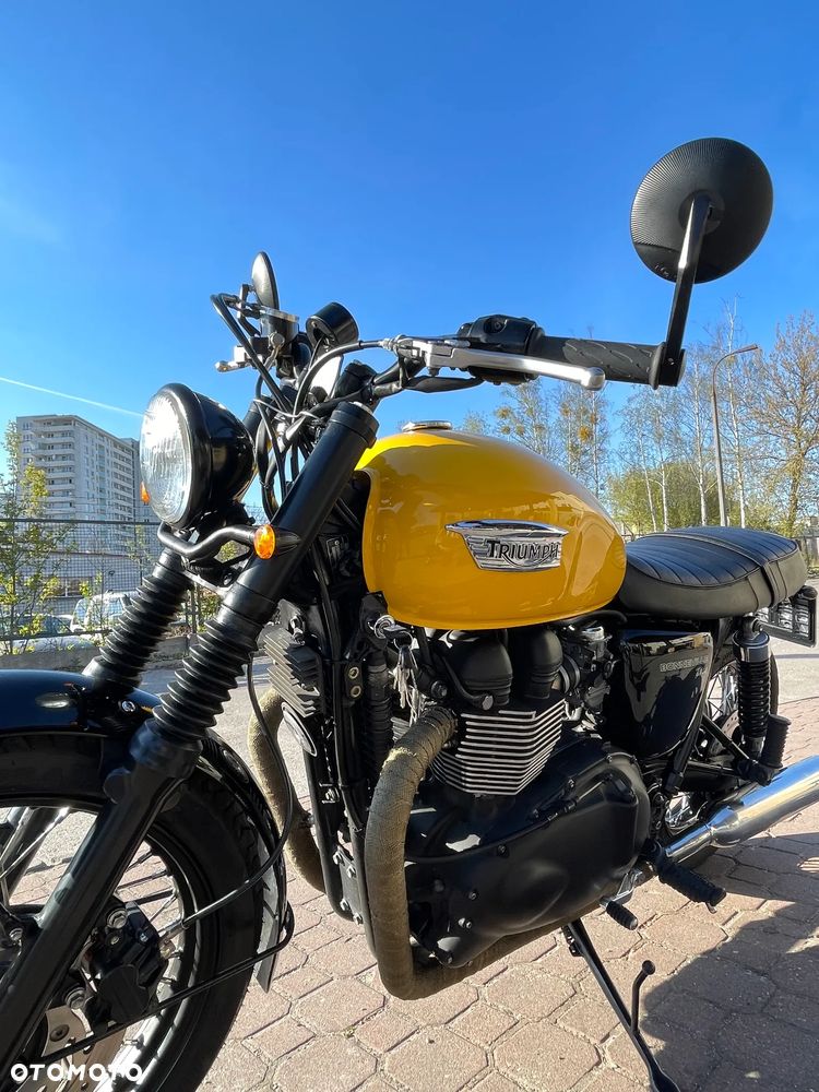 Triumph Bonneville - 8