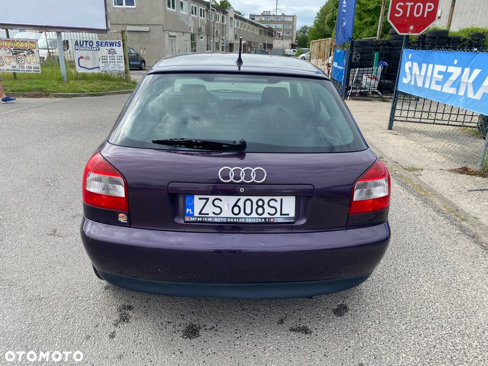 Audi A3 Sportback 1.8 Ambiente - 18