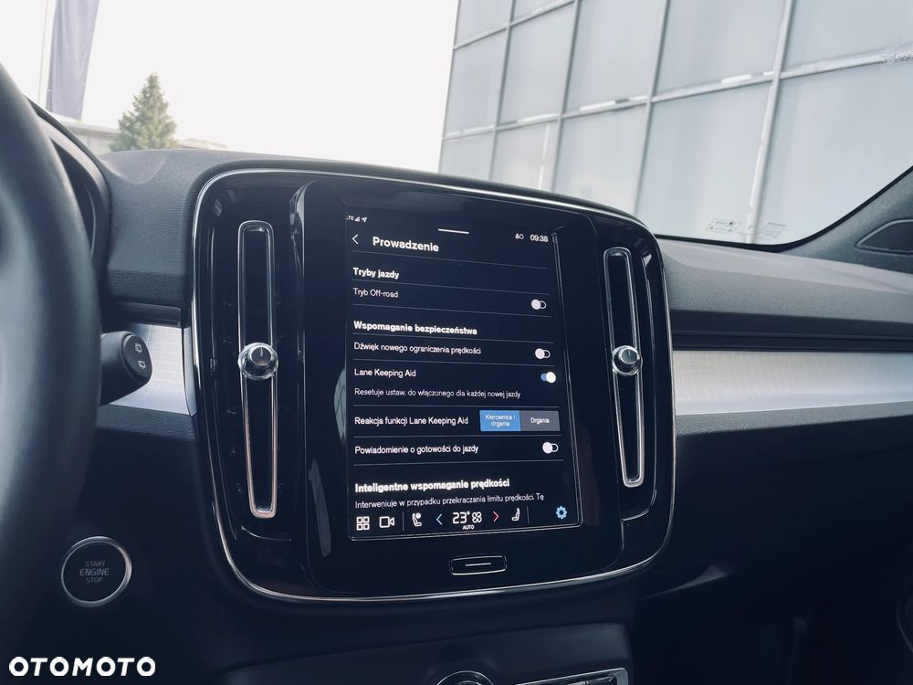 Volvo XC 40 B3 Plus Dark - 14