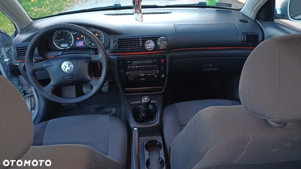 Volkswagen Passat 1.8T Basis - 5