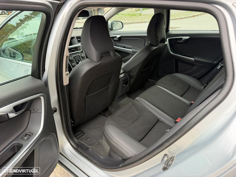 Volvo V60 1.6 D2 Drive Momentum Start/Stop - 6
