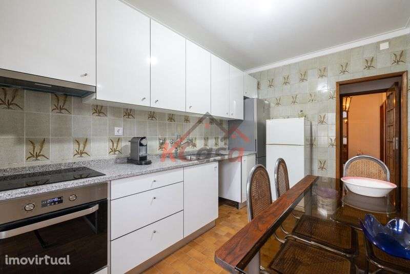 Apartamento T3 c/ Garagem Fechada e Varandas para Arrendamento - Grande imagem: 3/8