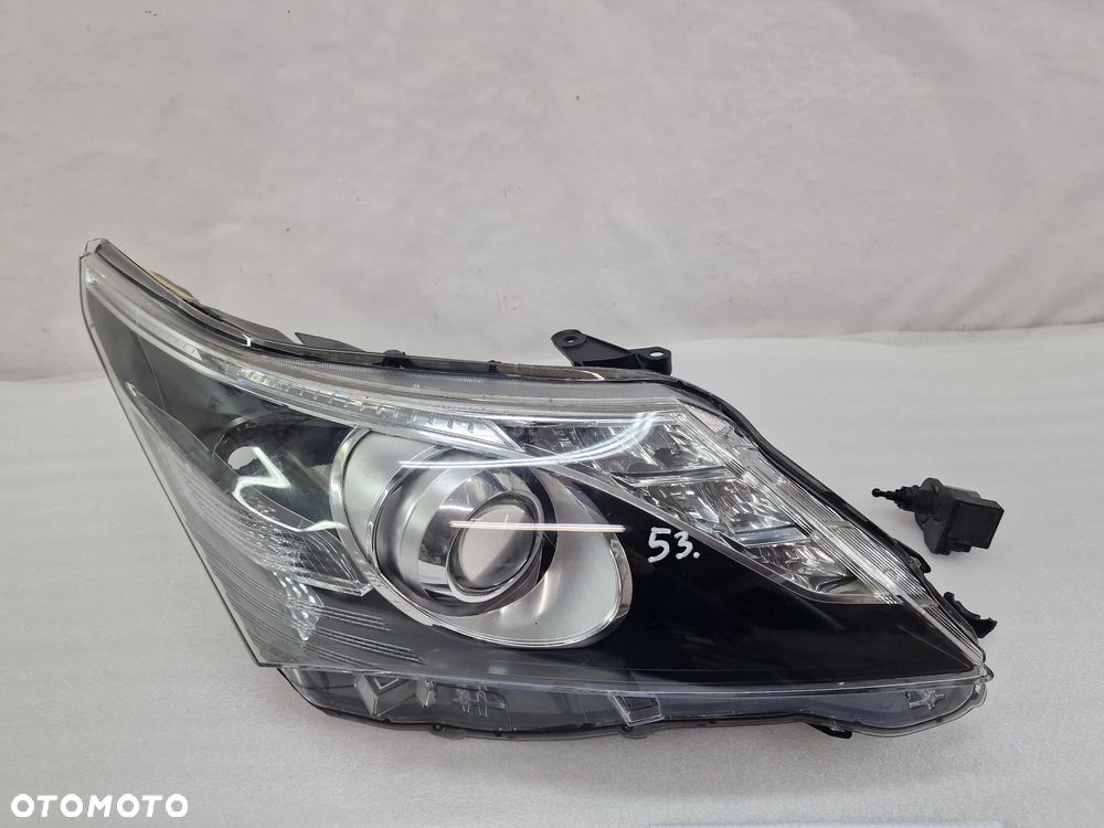 TOYOTA AVENSIS T27 LIFT 12- PRAWA LAMPA PRZEDNIA PRZÓD XENON , NR KOITO 05-28 , NR AUKCJI LPP53 - 1
