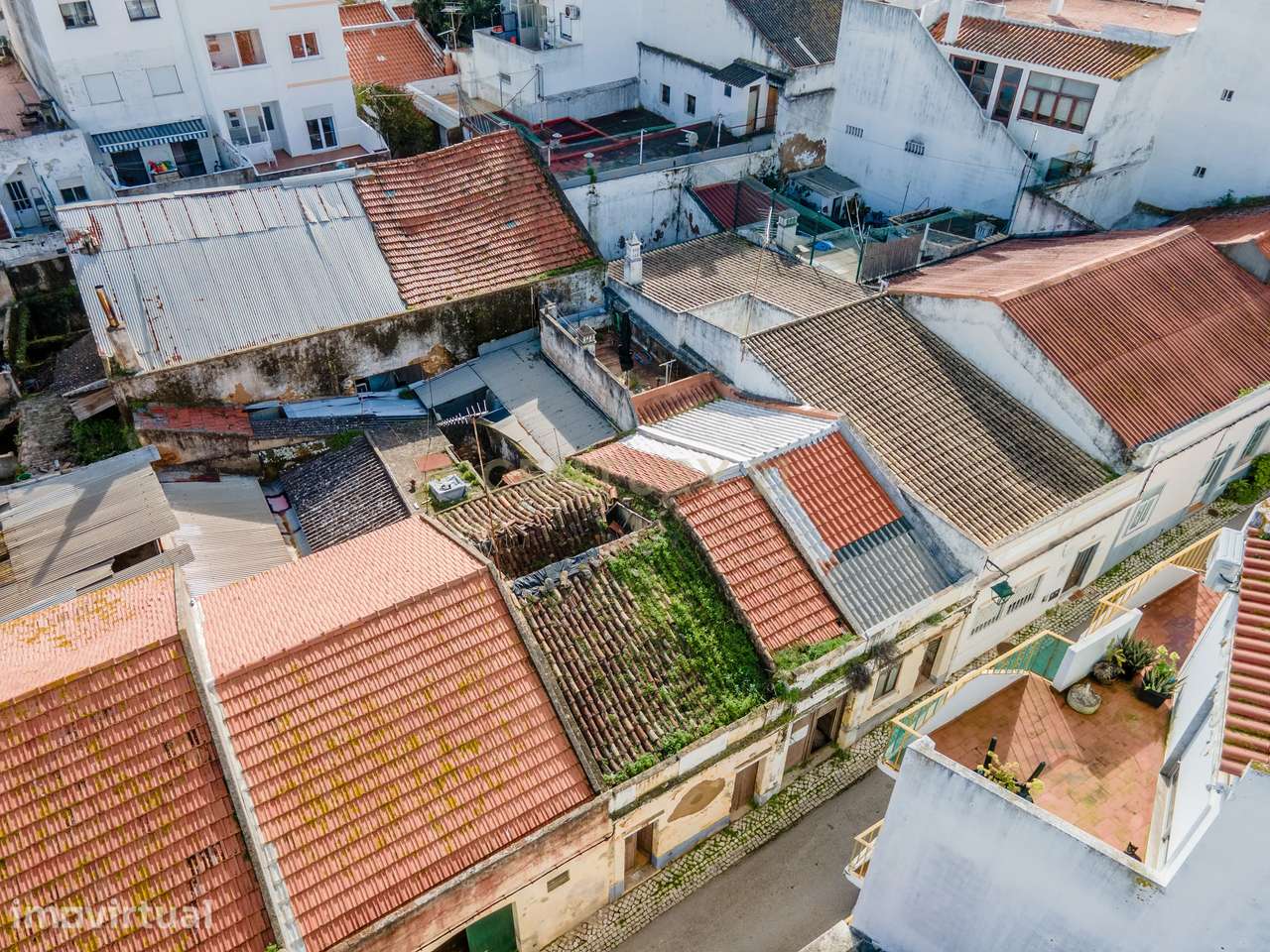 OPORTUNIDADE DE INVESTIMENTO - Edifício térreo 323m2 para recuperação - Grande imagem: 2/25