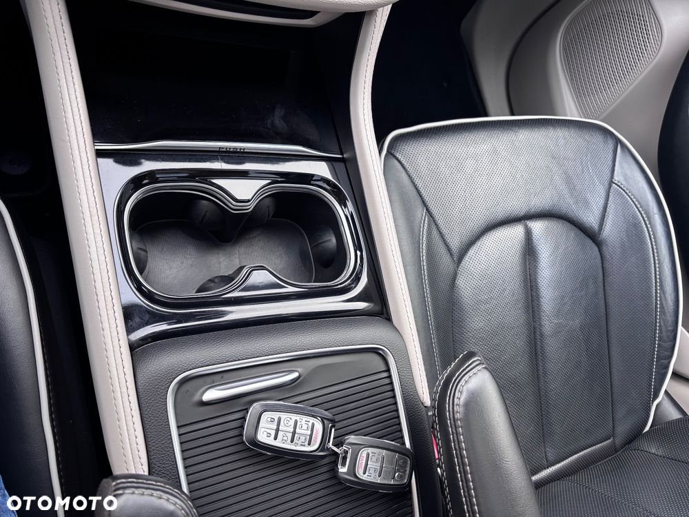 Chrysler Pacifica - 31