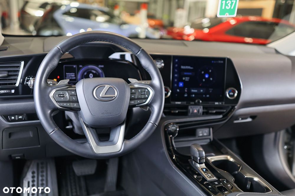 Lexus NX 350h Business AWD - 24