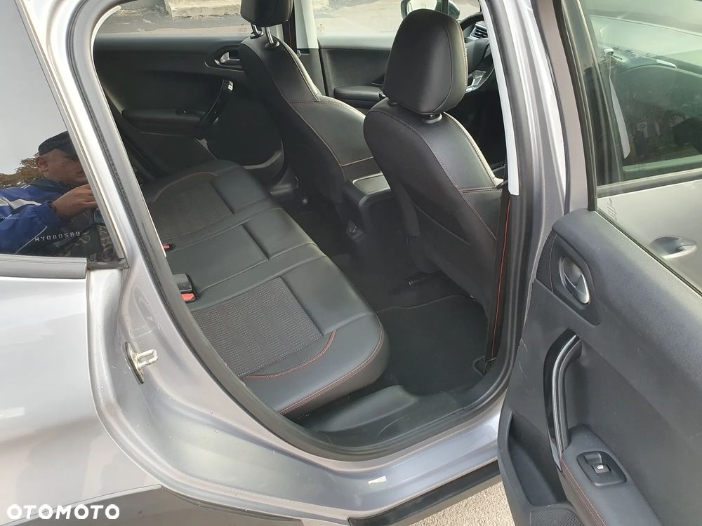 Peugeot 2008 PureTech 110 Stop&Start EAT6 GT-Line Edition - 11