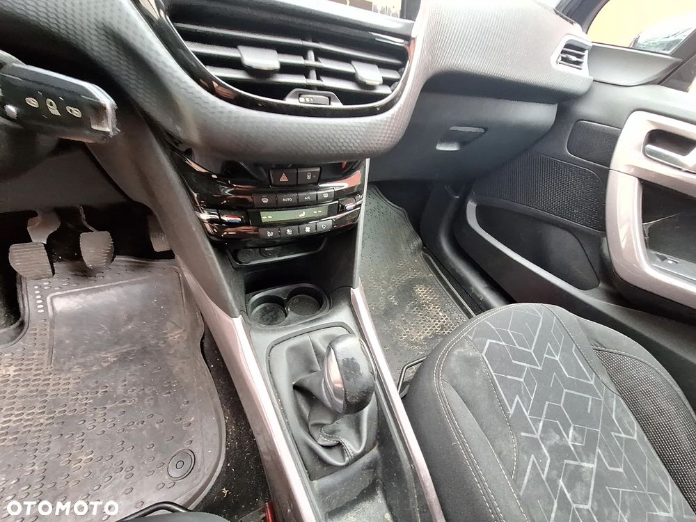 Peugeot 2008 PureTech 82 Style - 15