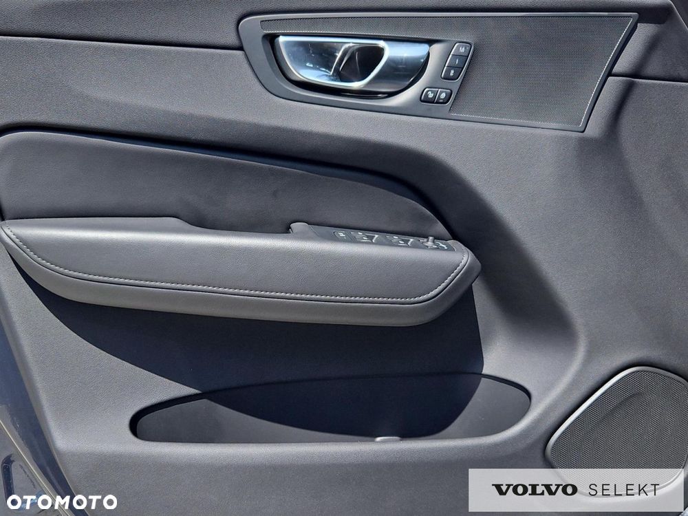 Volvo XC 60 B5 B AWD Plus Dark - 24