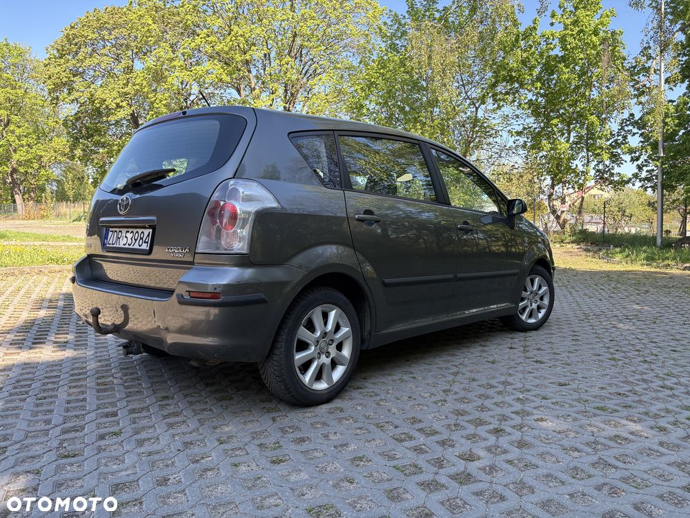 Toyota Corolla Verso - 2