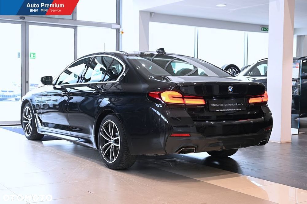 BMW Seria 5 520i mHEV - 24