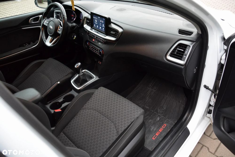 Kia Ceed - 4