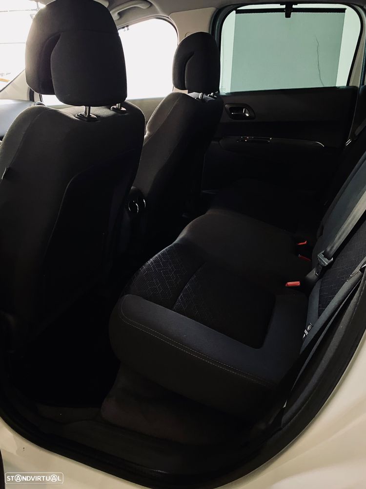 Peugeot 3008 1.6 HDi Allure - 13