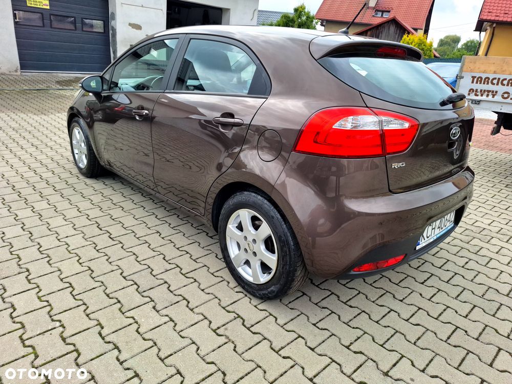 Kia Rio - 12