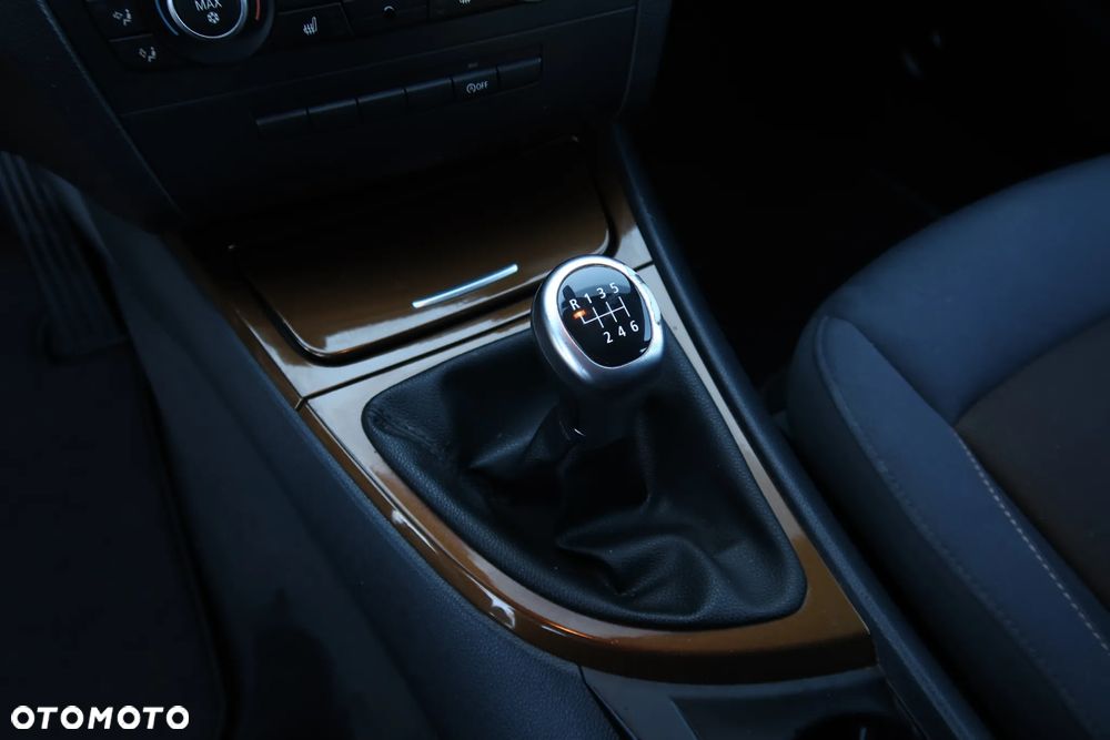 BMW Seria 1 116i - 25