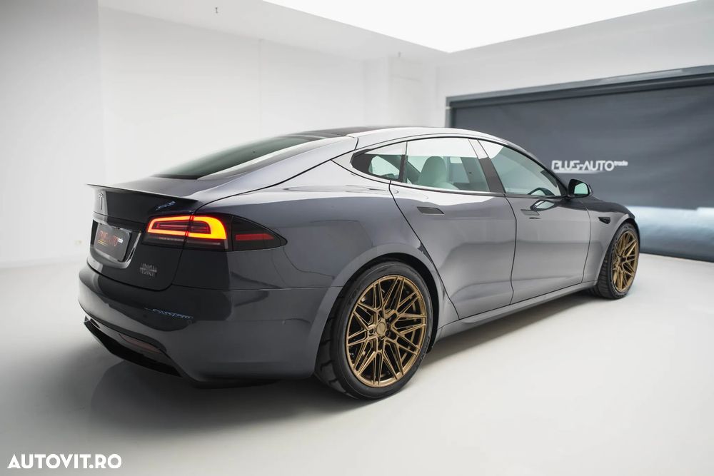 Tesla Model S - 15