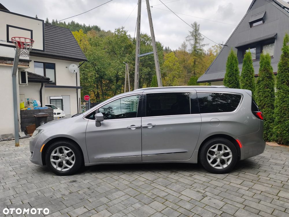 Chrysler Pacifica - 6