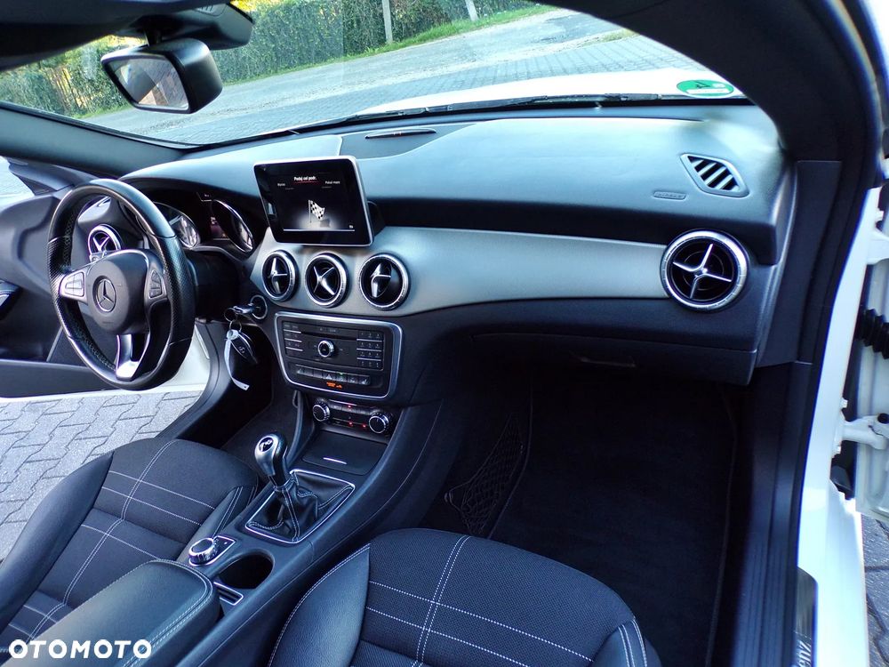 Mercedes-Benz CLA 180 UrbanStyle Edition - 16