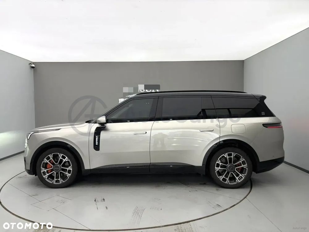 Lynk & Co 900 - 5