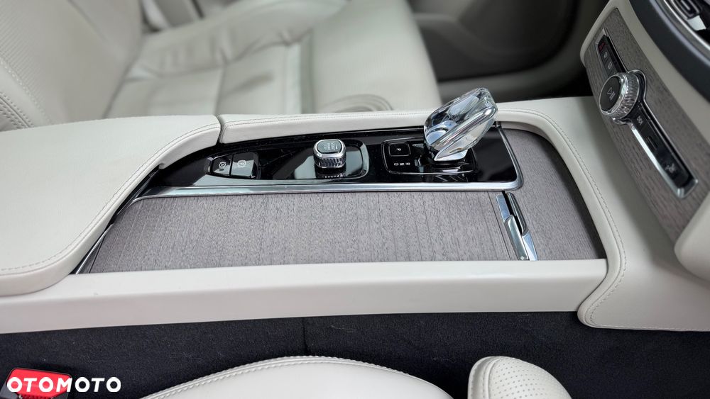 Volvo XC 90 B5 D AWD Ultimate Bright 7os - 27