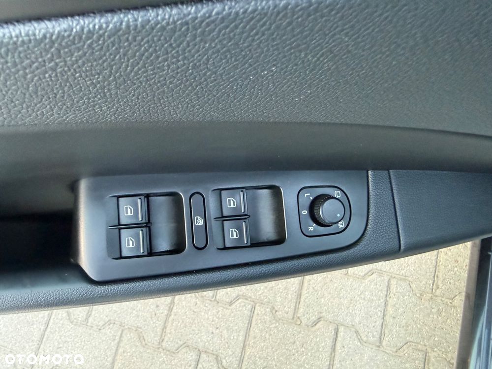 Skoda Superb 2.0 TDI PD DSG Elegance - 17