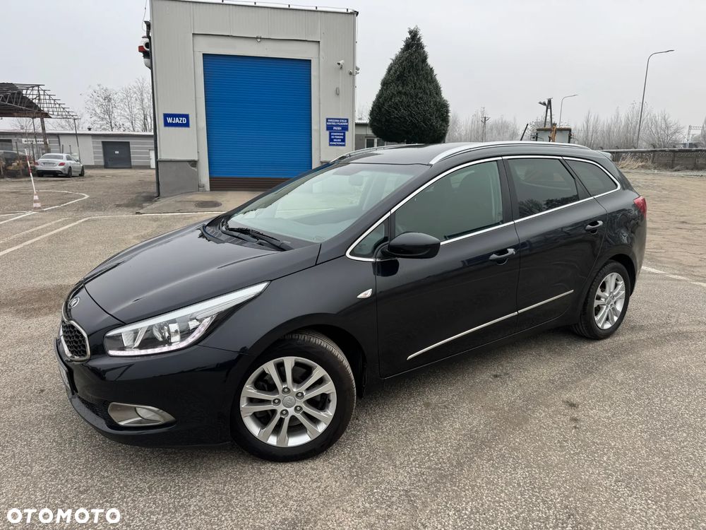 Kia Ceed 1.6 GDI Dream Team Edition - 1