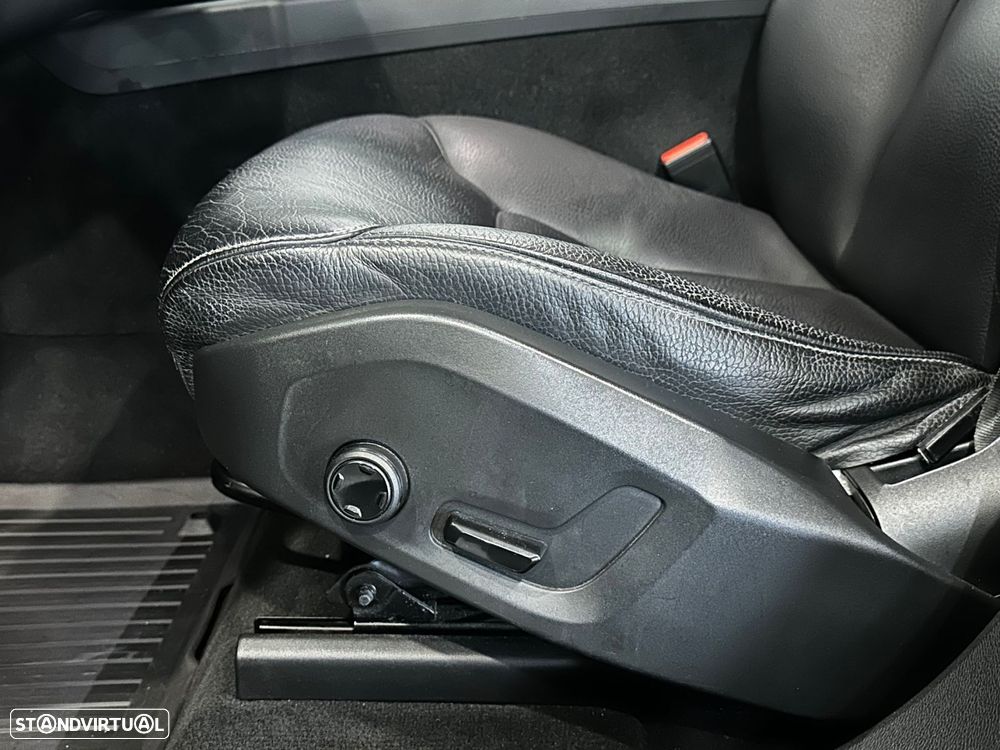 Volvo XC 60 2.0 D4 Momentum AWD Geartronic - 16