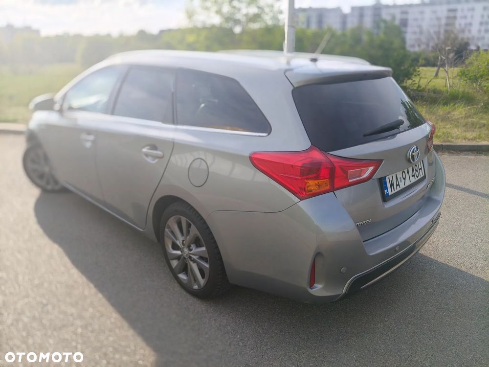 Toyota Auris ver-1-8-hsd-luna - 4