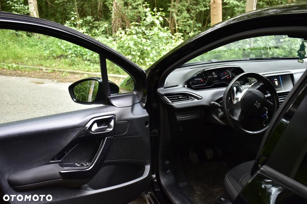 Peugeot 208 - 14