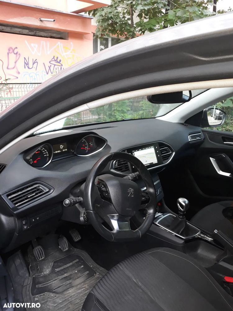 Peugeot 308 1.6 e-HDI FAP STT Allure - 4