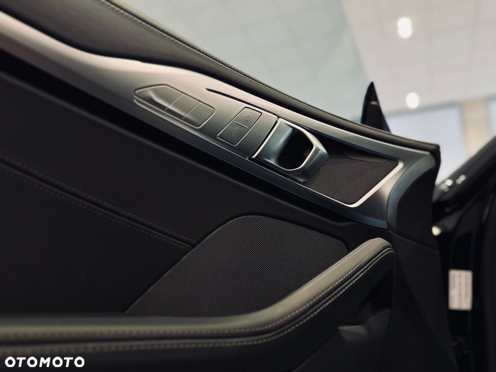 BMW Seria 8 - 10