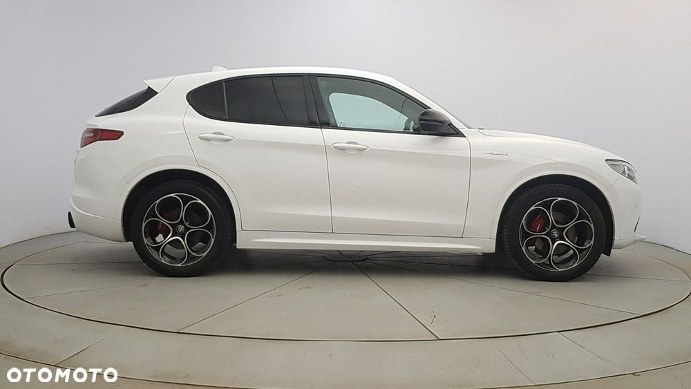 Alfa Romeo Stelvio - 8